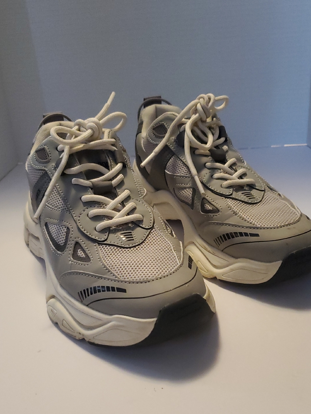 Steve Madden Women's CLYDIE Chunky Platform Gray Sneakers Size 10M